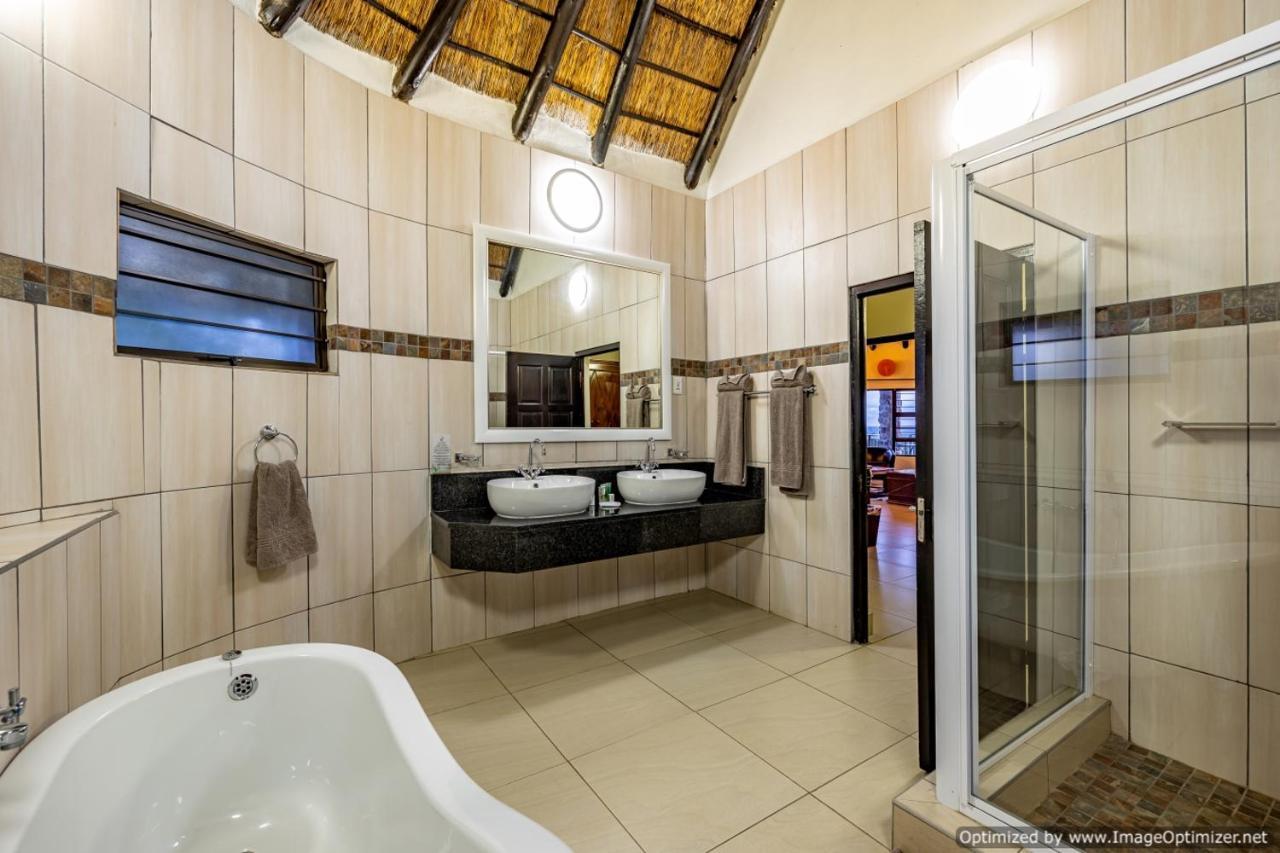 Zulu Nyala Game Lodge Hluhluwe Ngoại thất bức ảnh