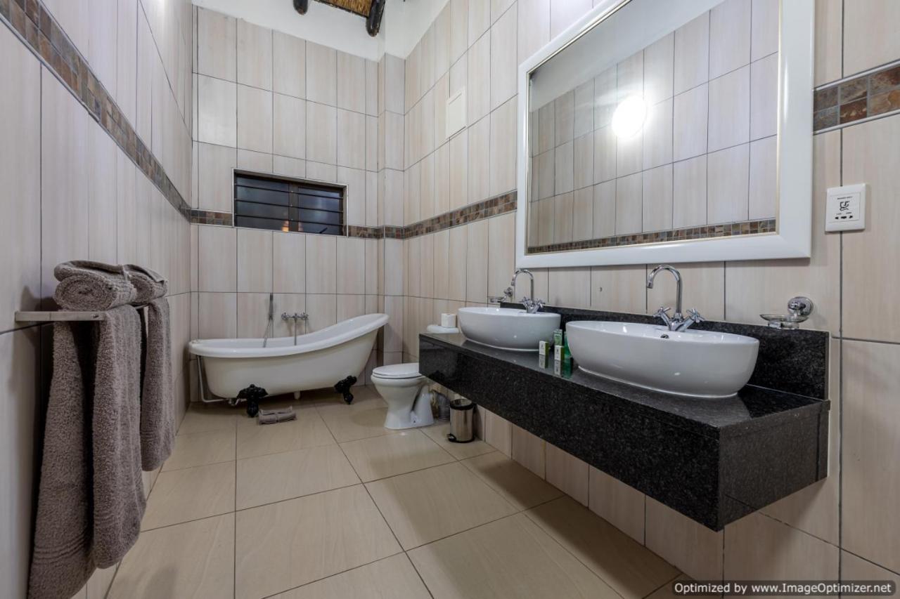 Zulu Nyala Game Lodge Hluhluwe Ngoại thất bức ảnh